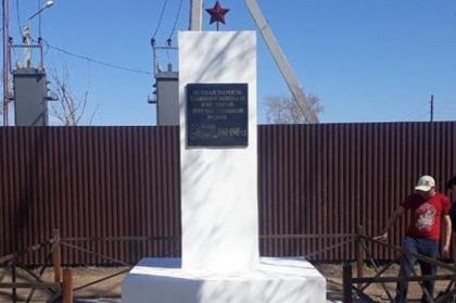 Геннадий Осодоев с сельскими депутатами отреставрировали памятник солдатам ВОВ в Усть-Ордынском